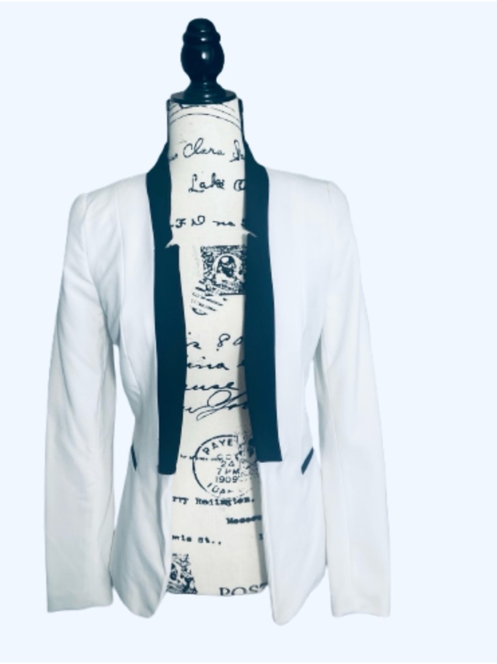 Worthington Chic White and Black Tuxedo Style Blazer